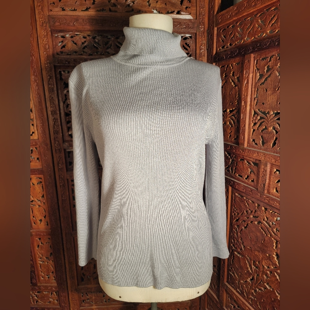 Womyn Made in Hong Kong Dusty Blue Turtleneck Sweater, Size Large